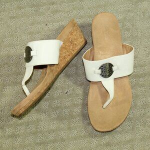 Bjorndal Marcie Women's 9 White Silver Accent 2.5" Wedge Sandals - EUC!